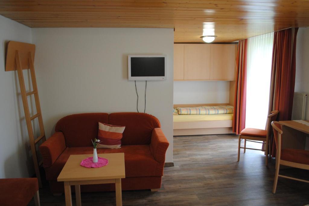 Hotel Des Alpes Кандерштег Номер фото